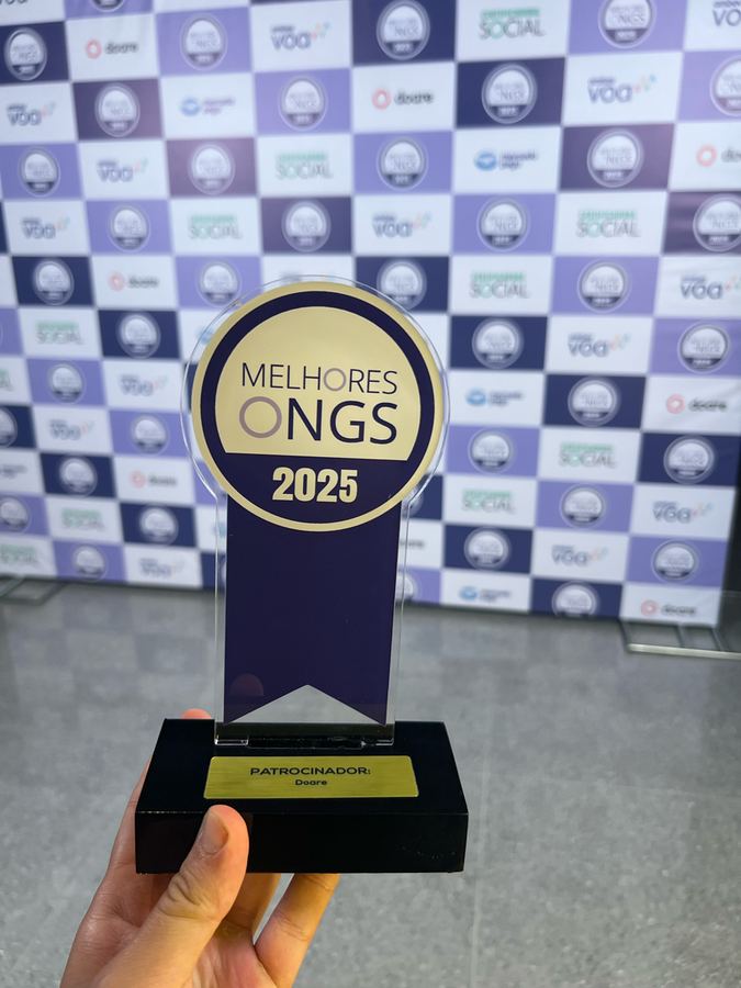 Troféu do Prêmio Melhores ONGs 2025