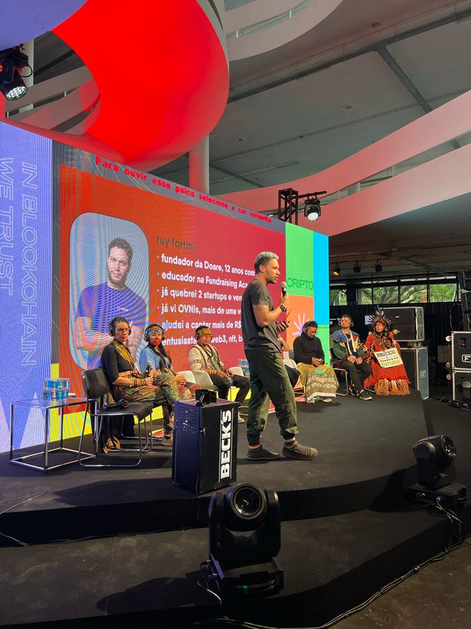 Fundador da Doare em painel de evento